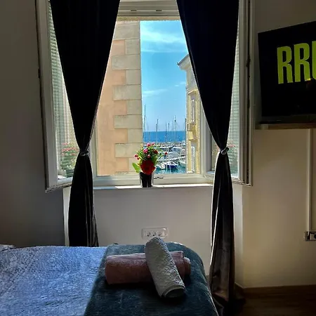 Labi's Seaview شقة