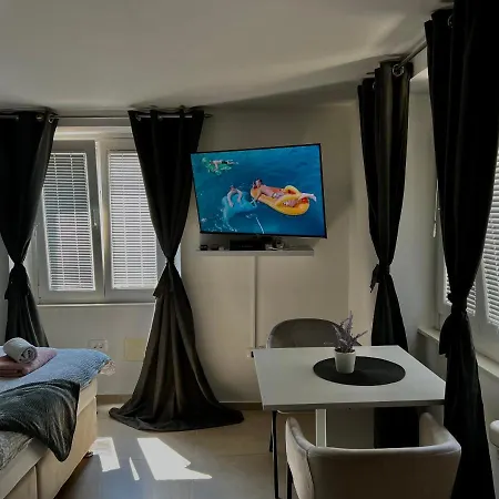 Labi's Seaview * بيران