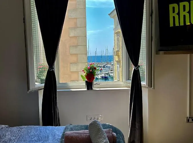 Labi's Seaview 公寓